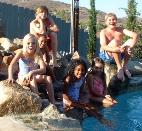 Photo Contest 2005: We are Family